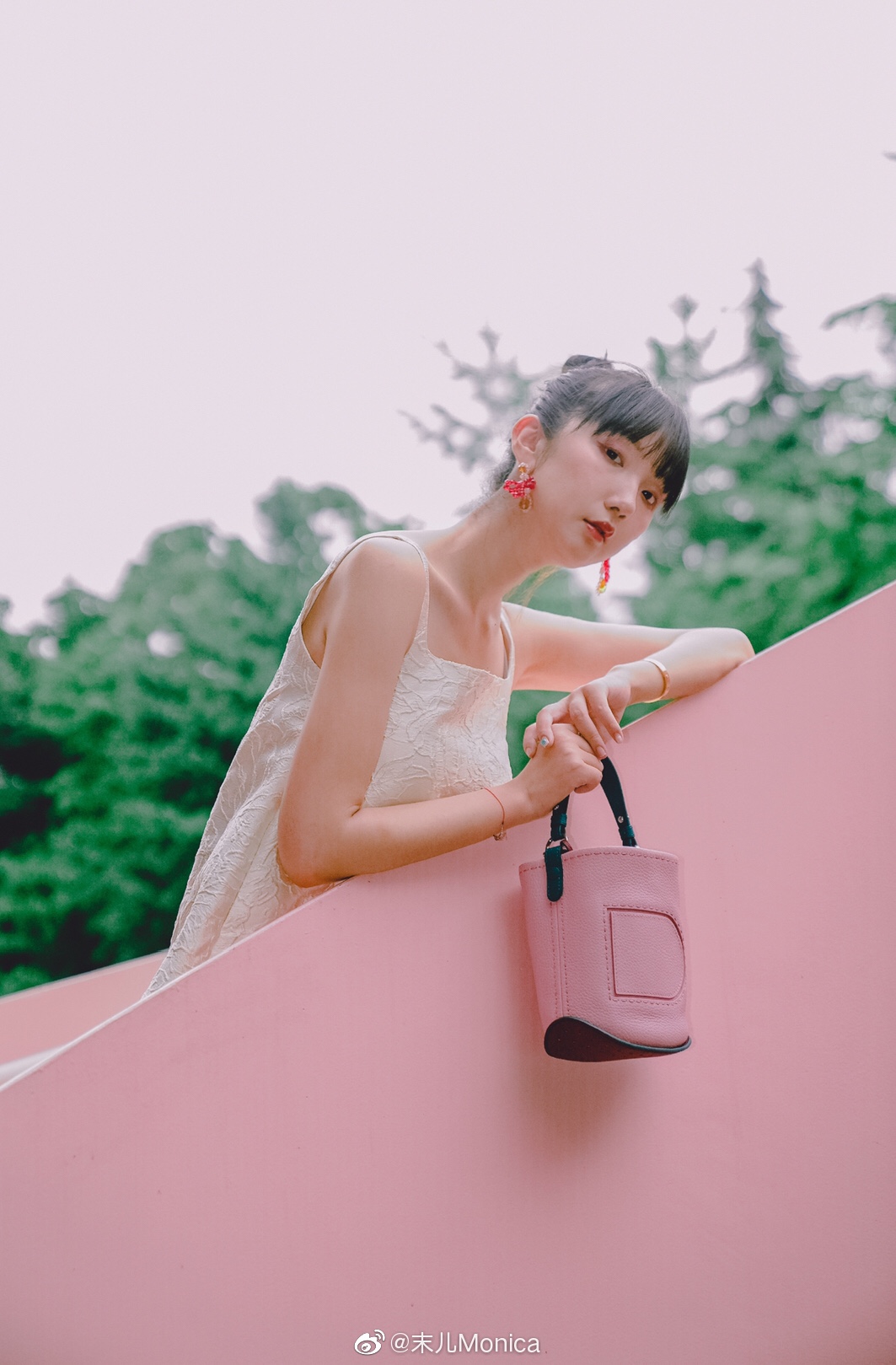 델보 팽 미니 버킷 크로스백